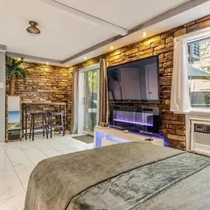 Apartment Brooklyn Spacious Space With Private Entrance, Bathroom, & Backyard - Full-kitchen, New York