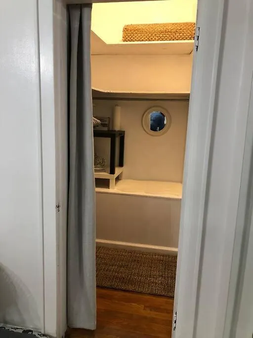 Private Rooms In Townhouse W Shared Baths Qn Bed 1-3Ppl New York